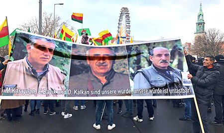 Transparent auf der Demonstration »Der Wunsch nach Freiheit lässt sich nicht verbieten« in Berlin. Foto: A. Bender