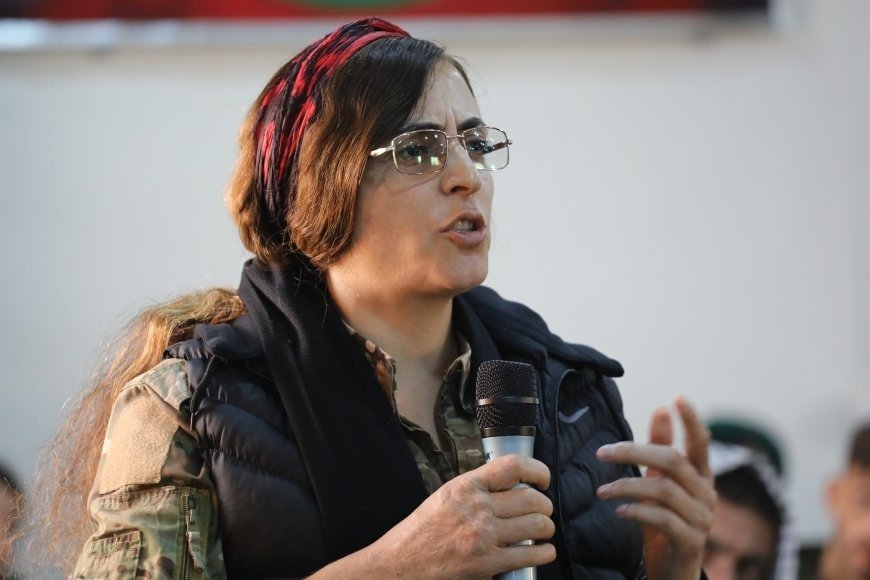 Şehîd Sorxwîn – eine Freundin, ein Vorbild, eine Kommandantin Şehîd Sorxwîn – eine Freundin, ein Vorbild, eine Kommandantin